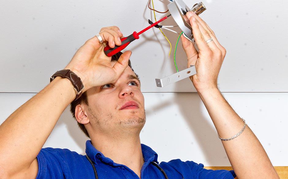 tarif horaire d'un électricien Versailles